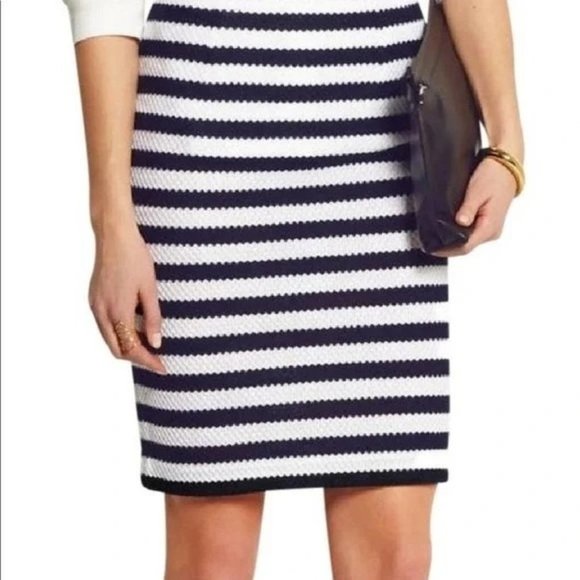 Diane von Furstenberg Woman's 2 Walda Black and White Striped‎ Knit Penci… - Picture 1 of 7